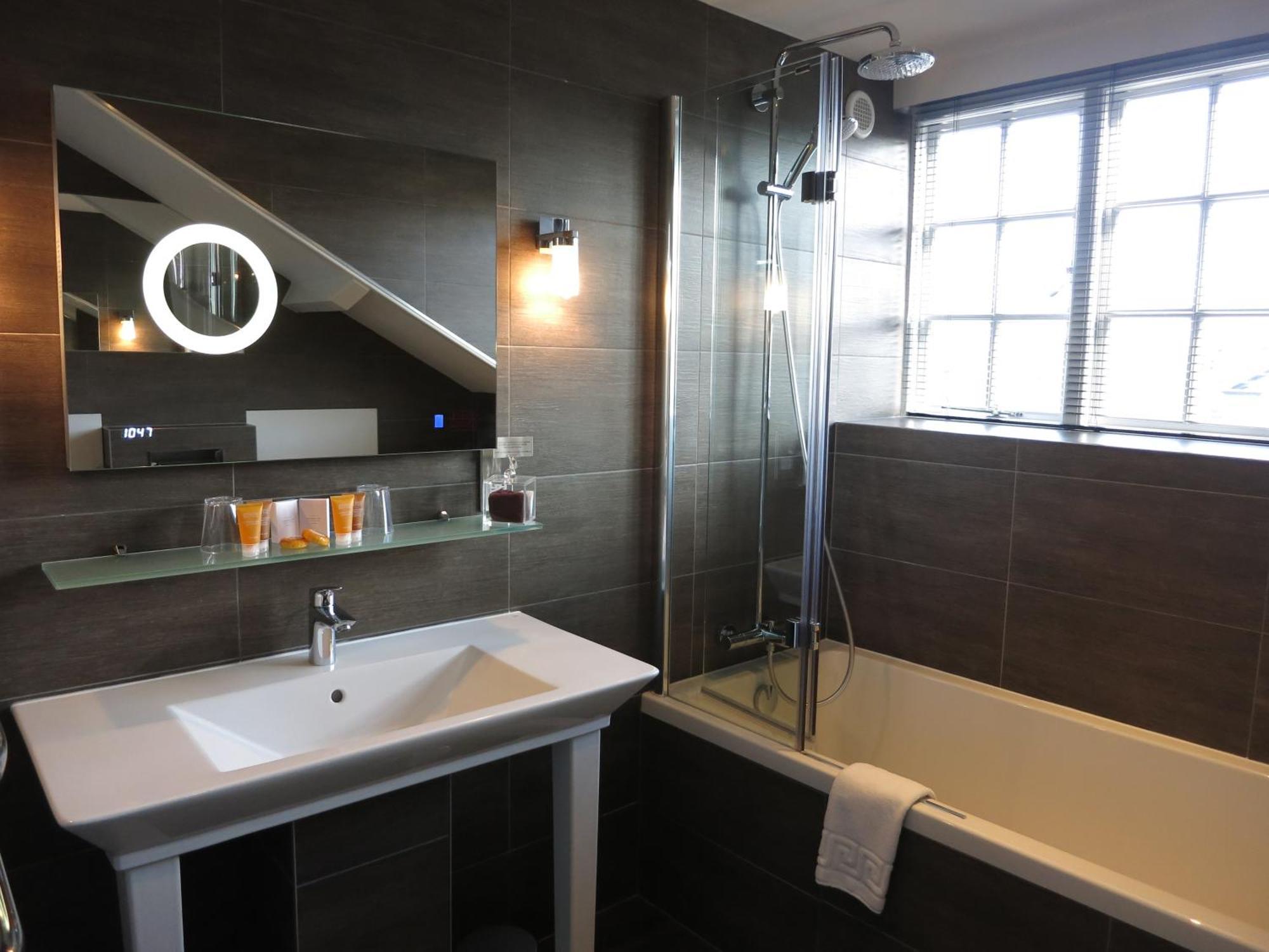 The Studley Hotel Harrogate Room photo