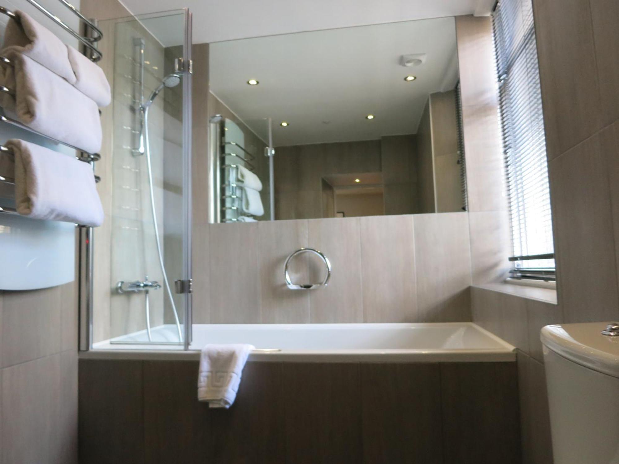 The Studley Hotel Harrogate Room photo
