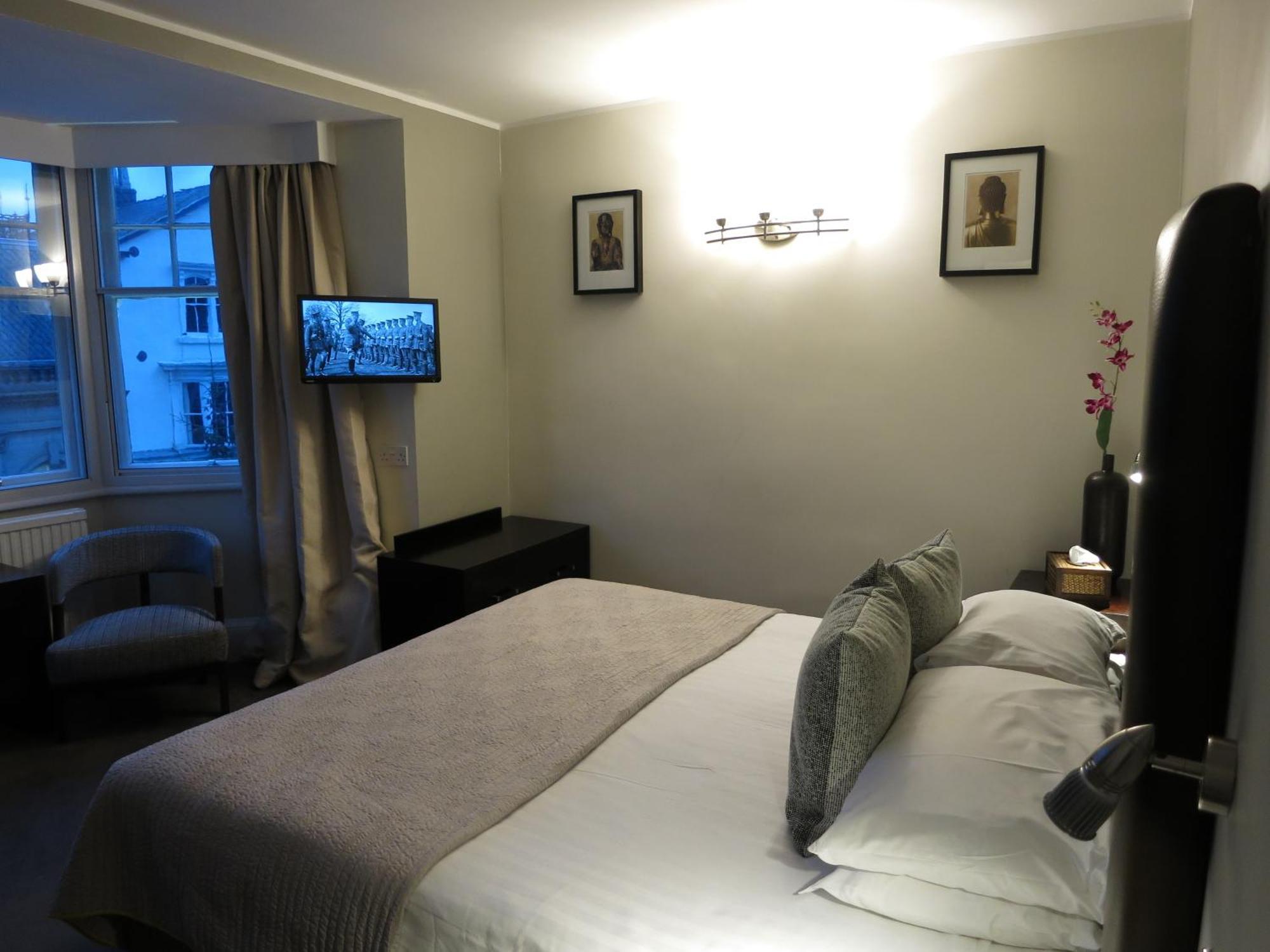 The Studley Hotel Harrogate Room photo