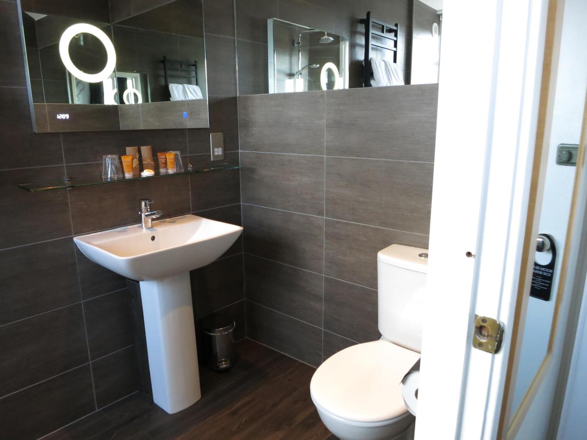 The Studley Hotel Harrogate Room photo