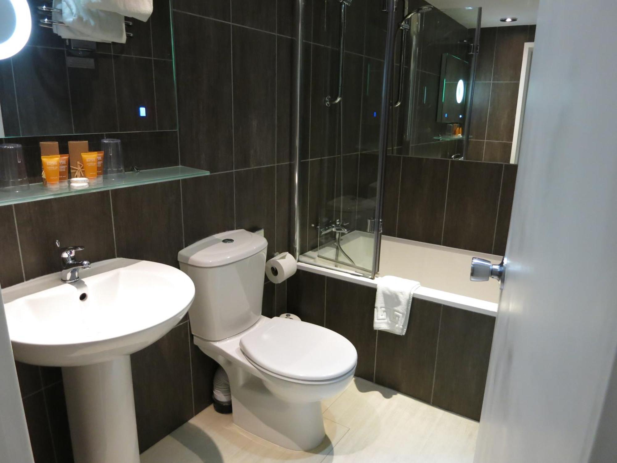 The Studley Hotel Harrogate Room photo
